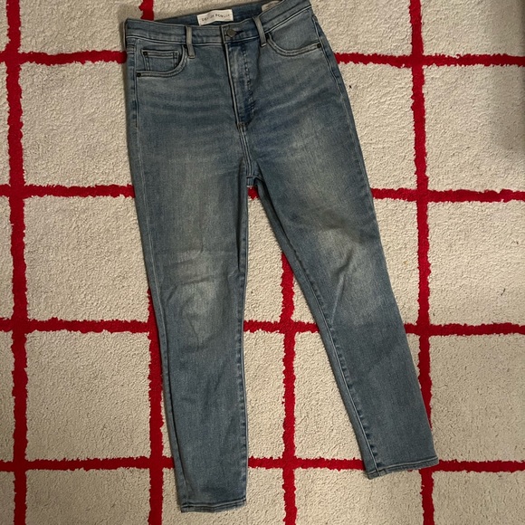 Aritzia Lola High Rise Skinny - Light Wash - Picture 4 of 4